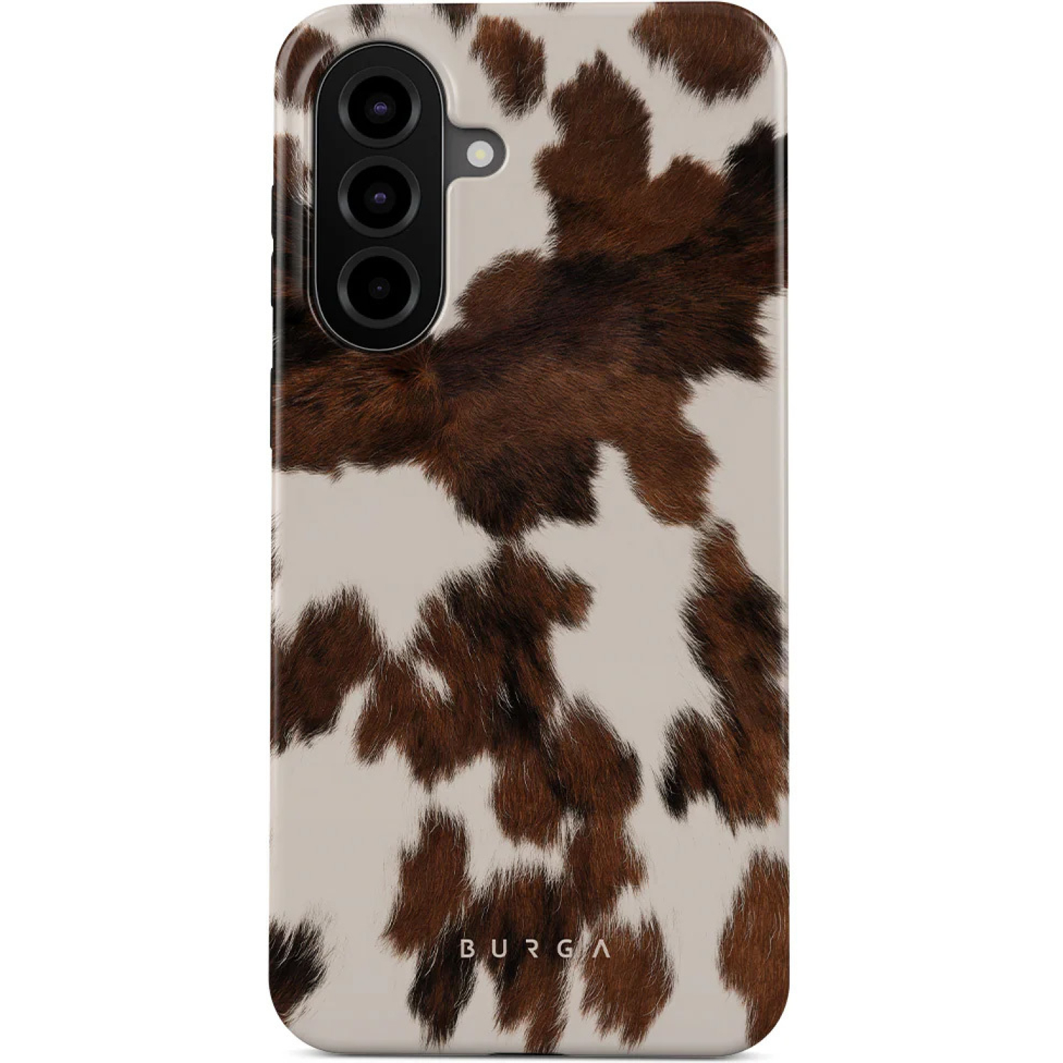 Une coque de téléphone à motif peau de vache marron et blanc, avec trois caméras.