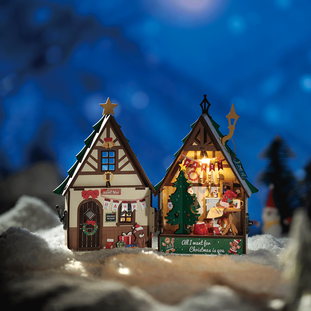 Due casette natalizie in miniatura con luci, decorate con alberi e regali.