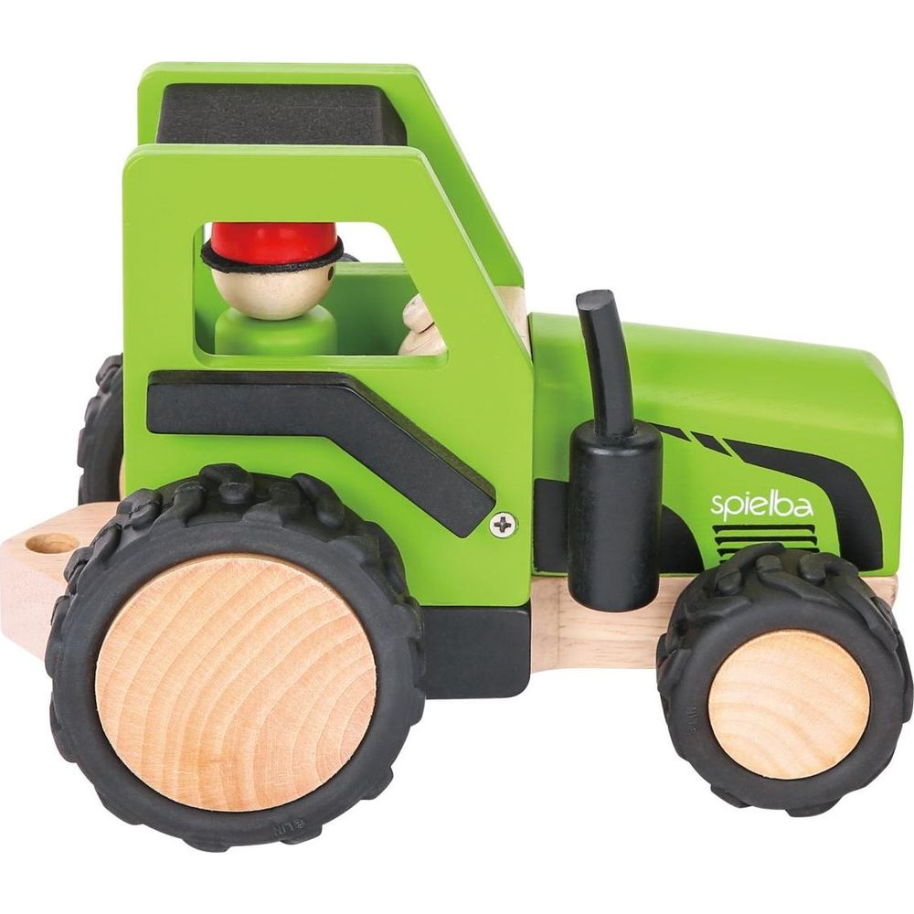 Un tracteur jouet en bois vert avec des roues en bois et une figurine en bois dans la cabine.