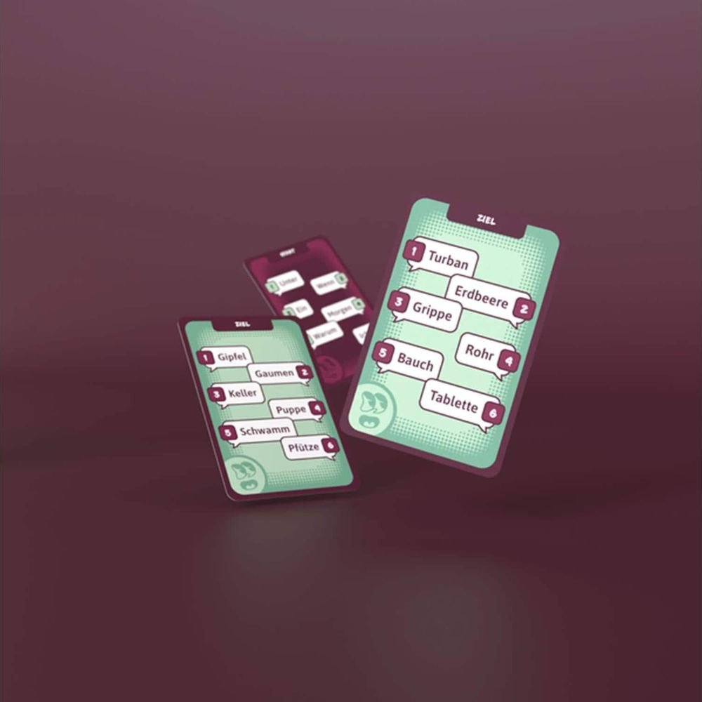 Trois cartes de jeu sont montrées sur un fond sombre. Les cartes listent des mots et des chiffres.