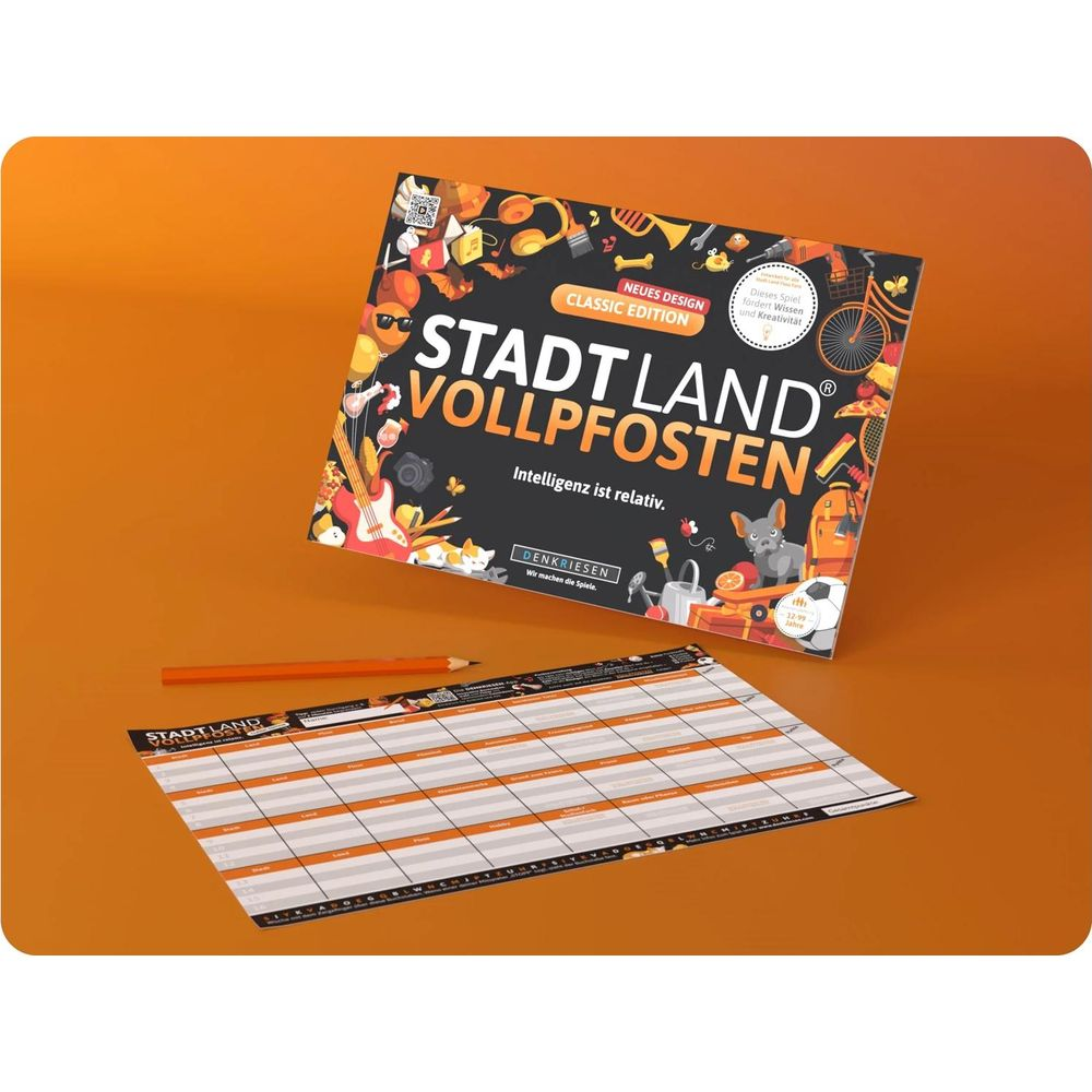 Stadt Land Vollpfosten Spielbox und Spielblock auf orangefarbenem Hintergrund.