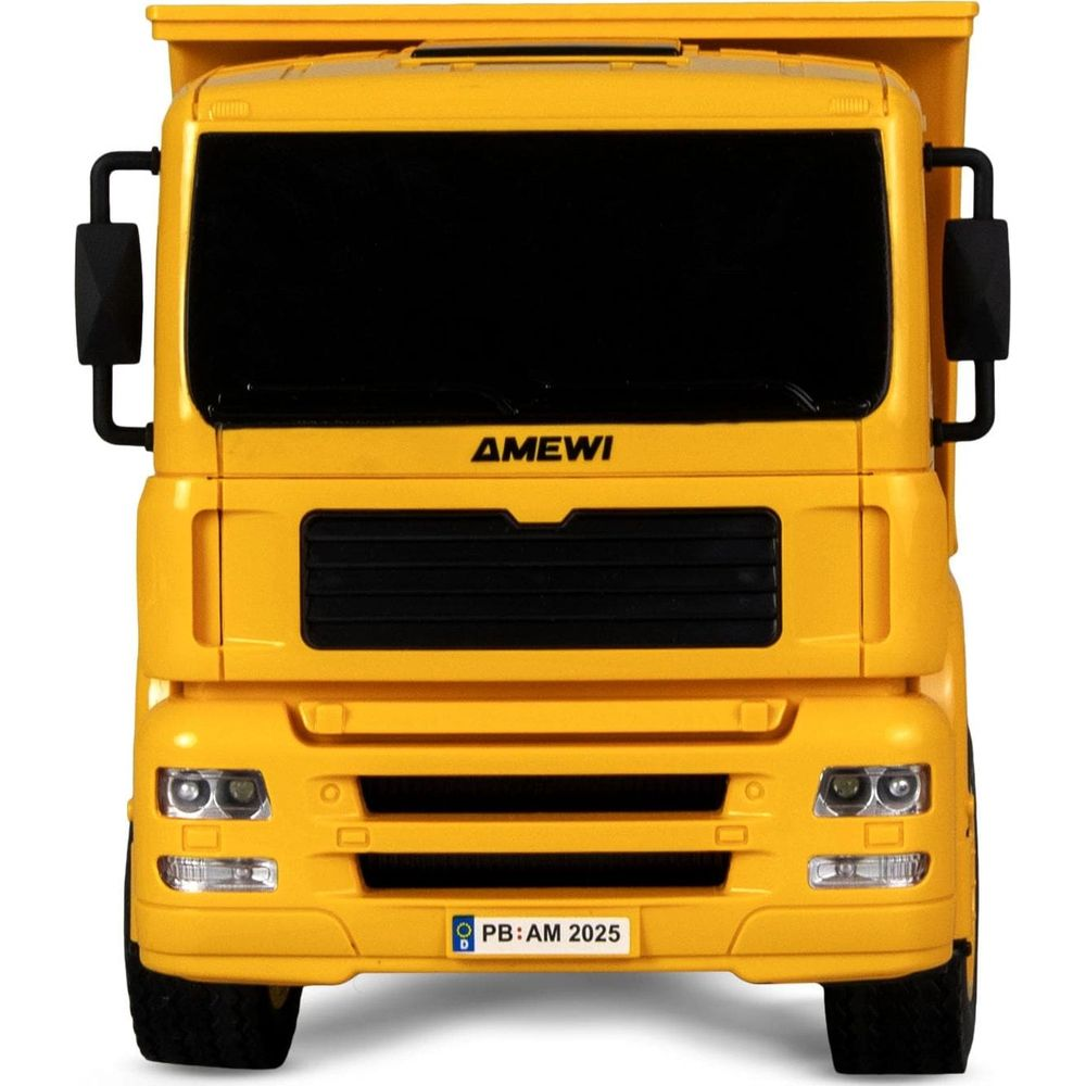 Camión de juguete amarillo con frontal negro y logo AMWl.