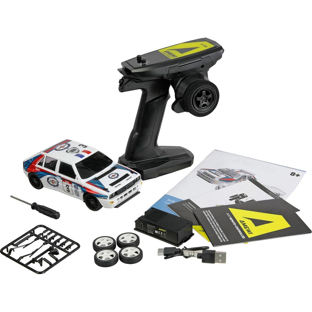 Un coche teledirigido con accesorios: mando, batería, herramientas, neumáticos, manual.