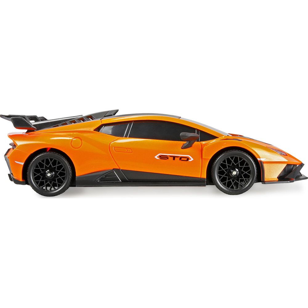 Un coche de juguete Lamborghini naranja con ruedas negras y alerón trasero.