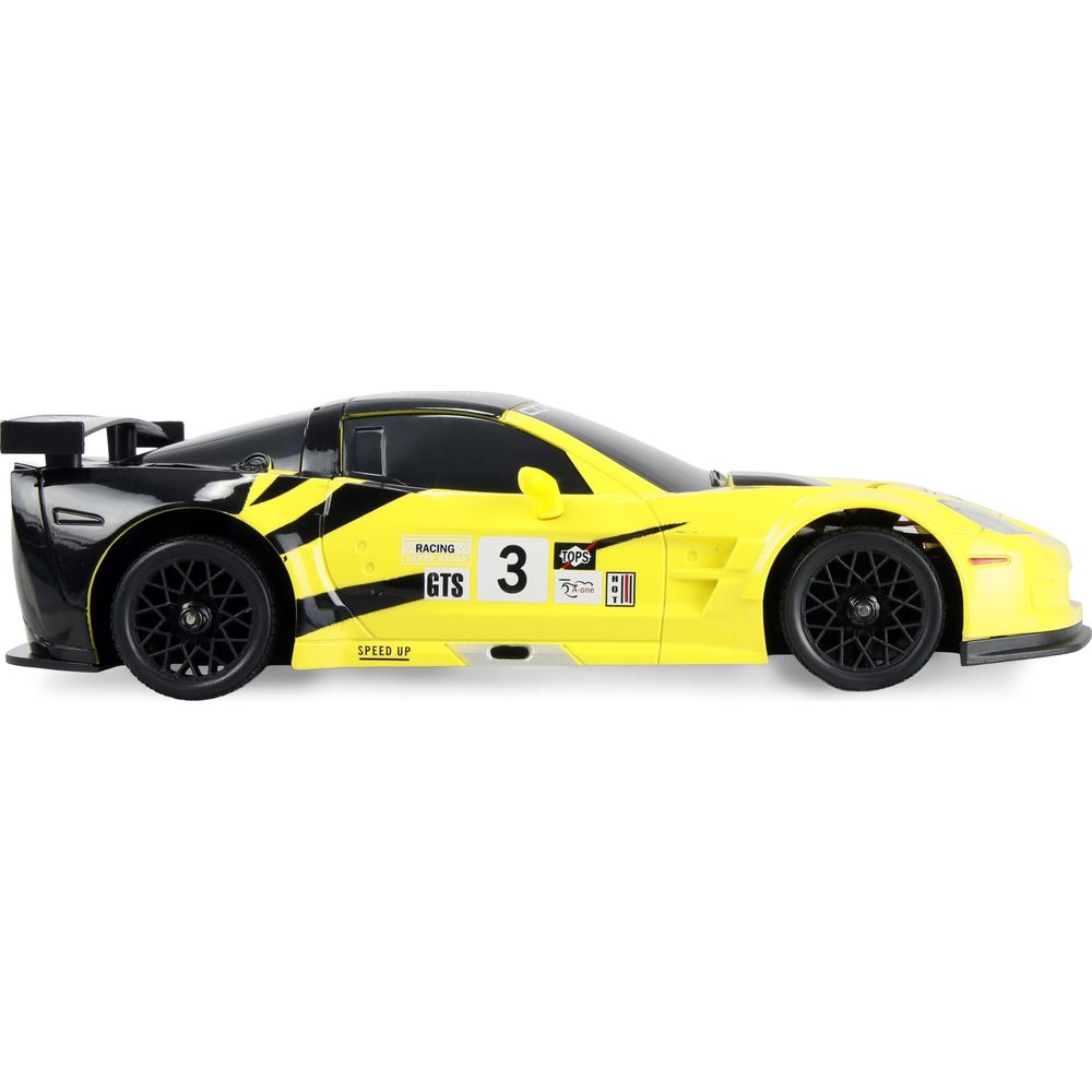 Coche de carreras teledirigido amarillo y negro con calcomanías de carreras y alerón.