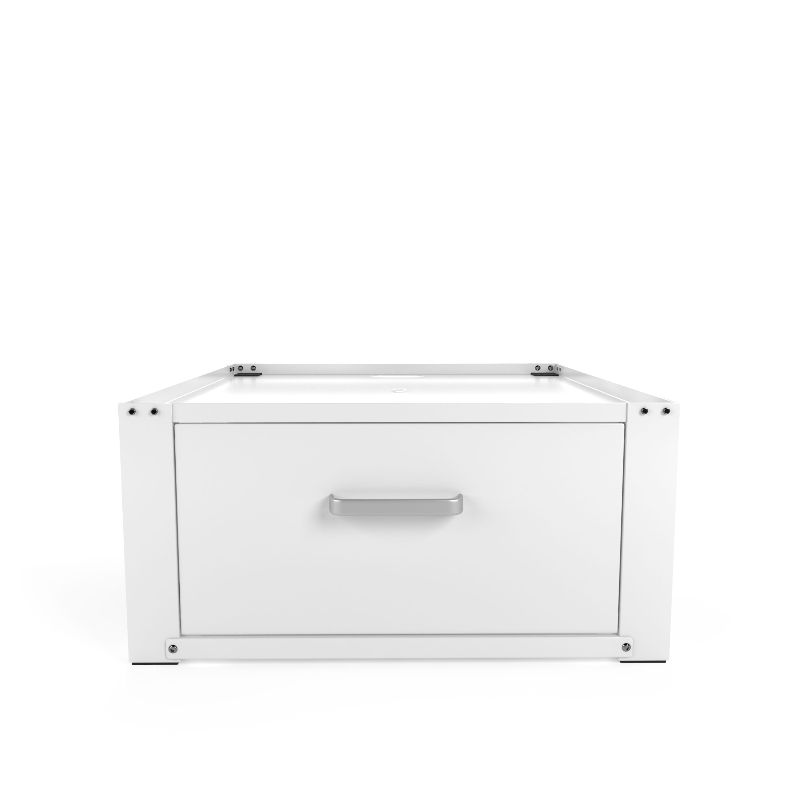 Ein weißer Schubladenschrank mit einem silbernen Griff. Weißer Hintergrund.