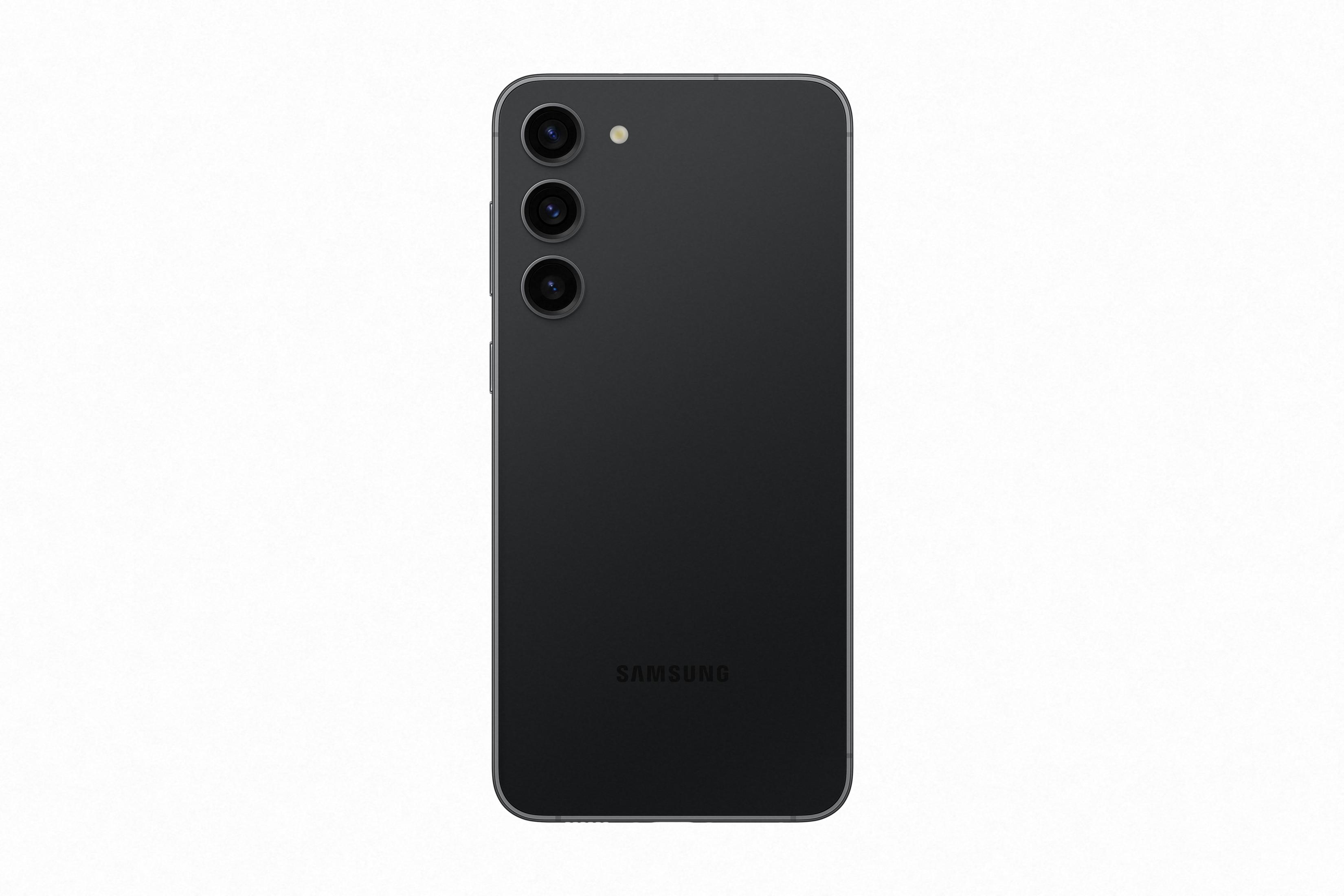 Tył czarnego smartfona Samsung z trzema obiektywami aparatu i lampą błyskową.