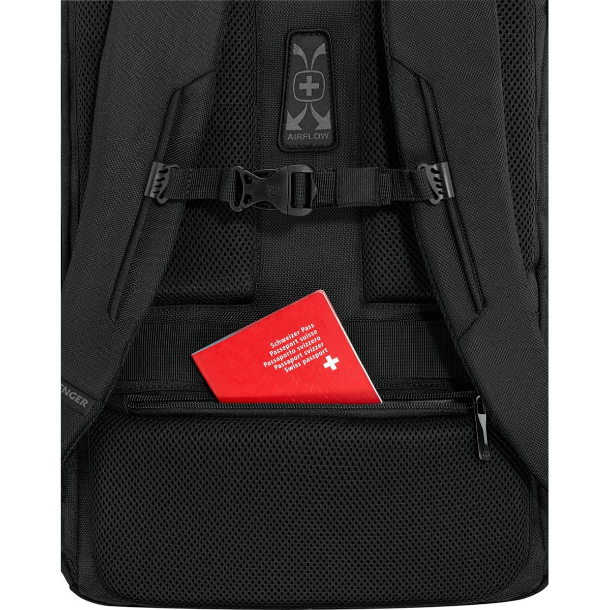 Zaino nero con passaporto svizzero rosso in una tasca esterna.
