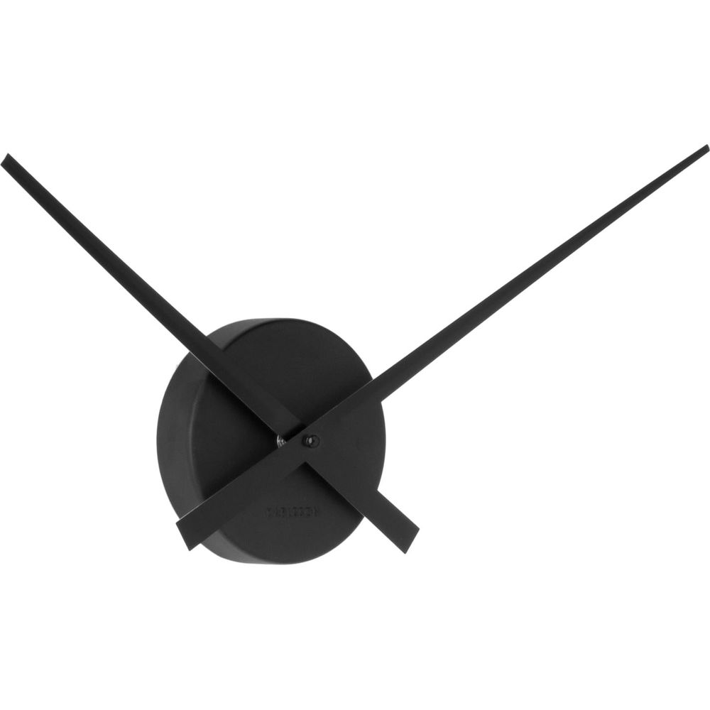 Un orologio da parete nero con lancette sottili e centro rotondo.