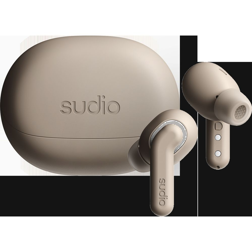 Beige Sudio Ohrhörer und Ladecase mit Sudio-Logo.