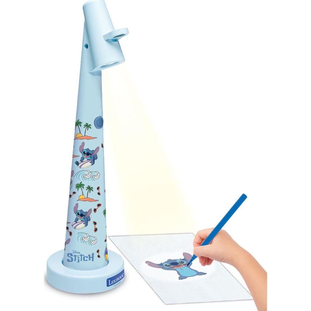 Un proiettore da disegno azzurro con grafica Stitch, che proietta un'immagine da ricalcare per un bambino.