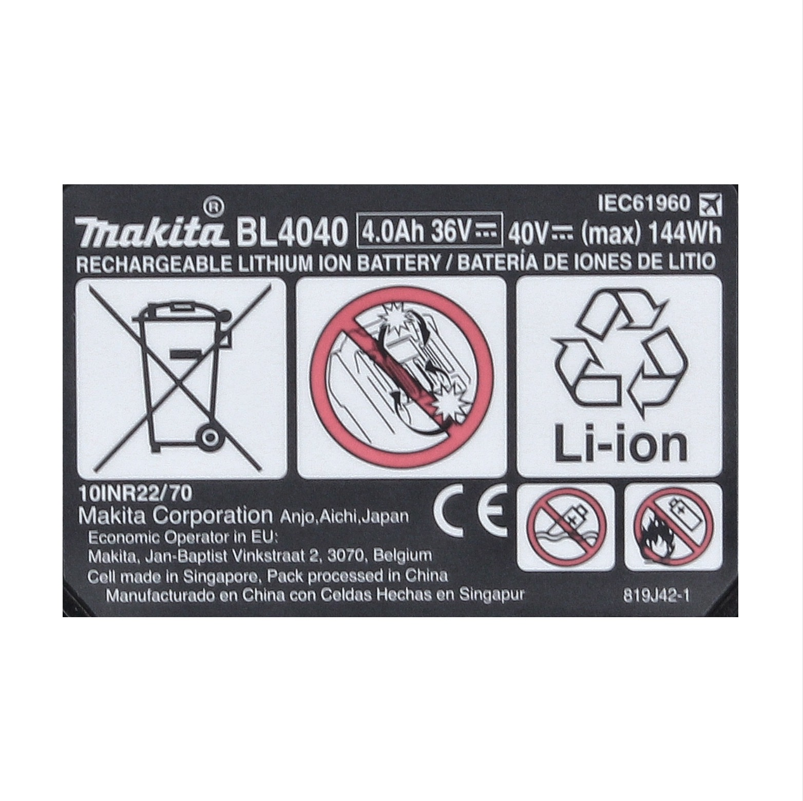 Makita BL4040 Li-Ion Akku mit Warnsymbolen und Recyclingzeichen.
