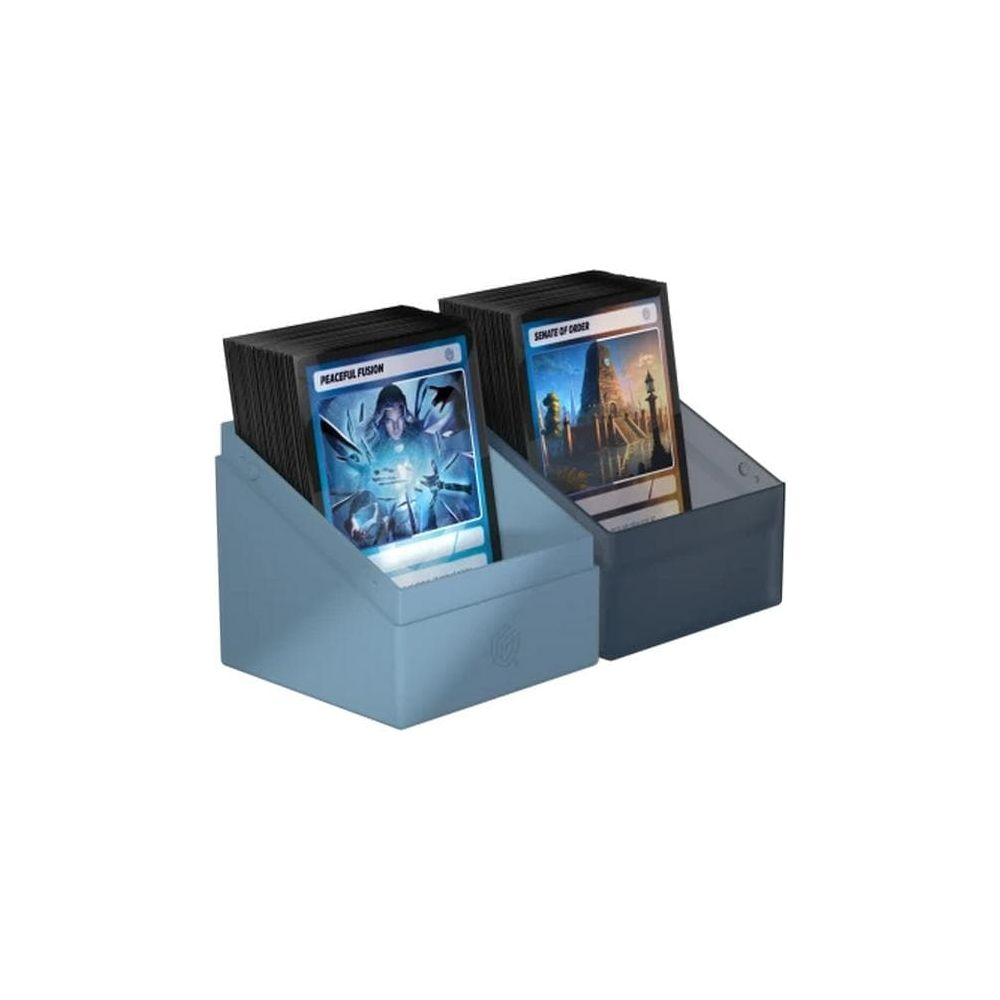 Deux boîtes de rangement pour cartes, une bleu clair, une bleu foncé, contenant des cartes.