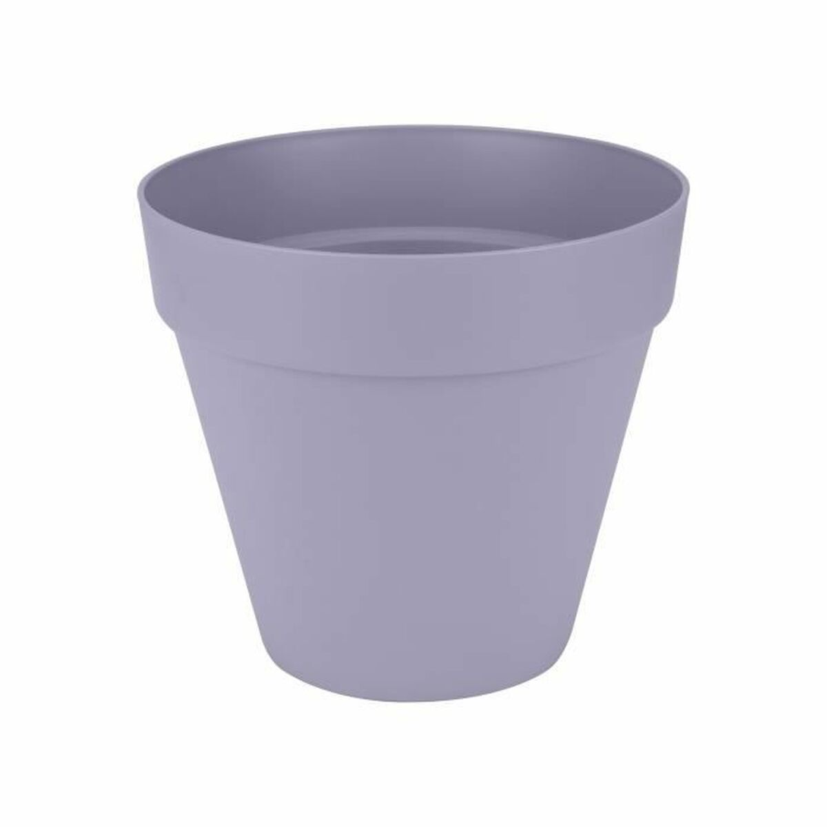 Ein lavendelfarbener Blumentopf mit breitem Rand steht auf weißem Grund.