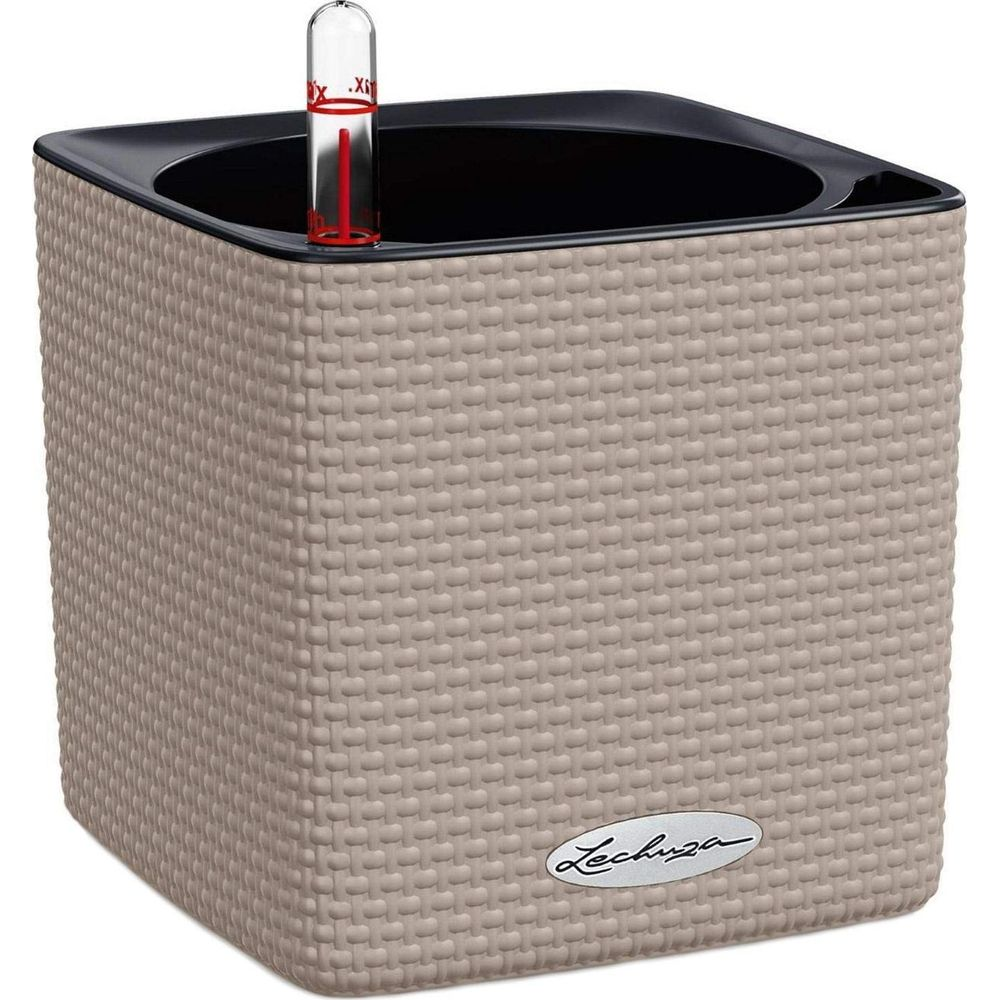 Ein beiger Blumenkasten mit Wasserstandsanzeiger und schwarzem Einsatz.