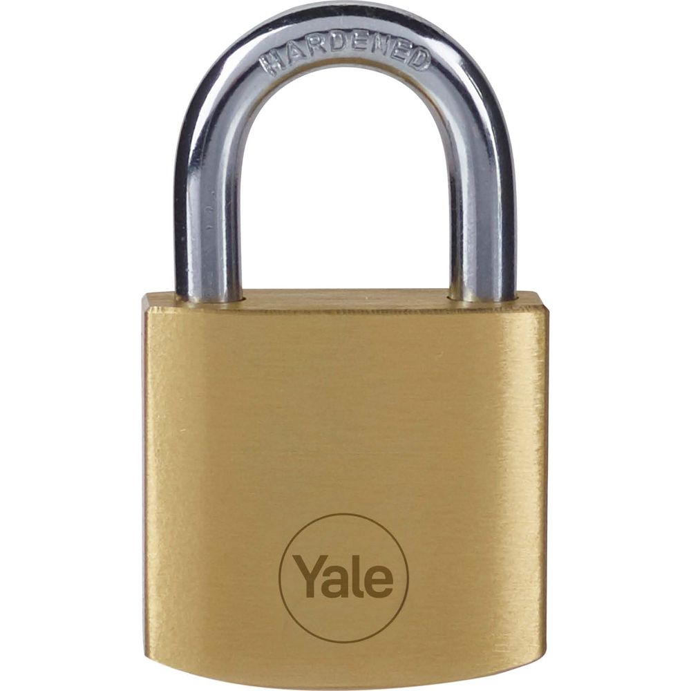 Ein goldener Yale-Vorhängeschloss mit silbernem Bügel, auf weißem Hintergrund.