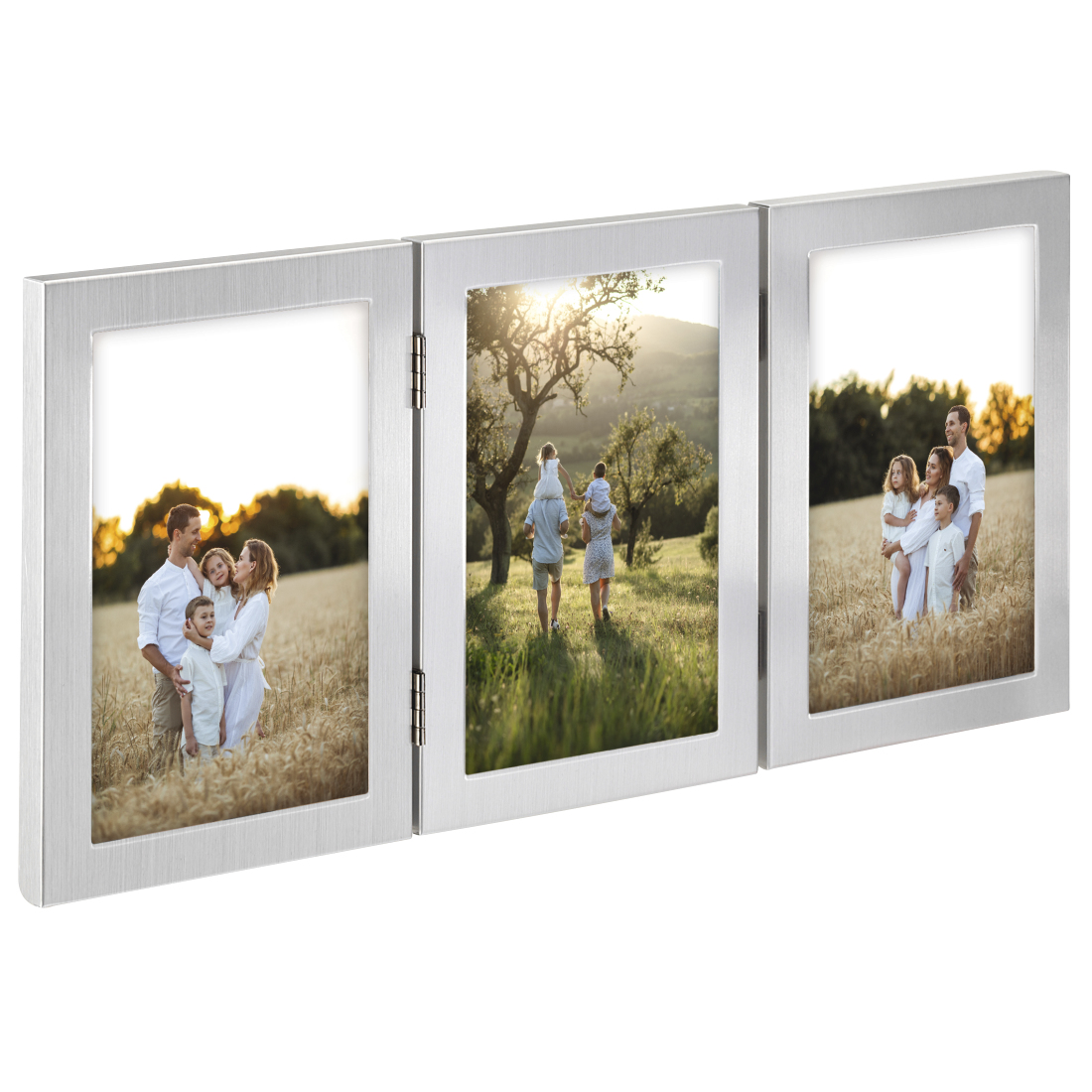 Ein Silberrahmen mit drei Fächern, die Familienfotos zeigen.