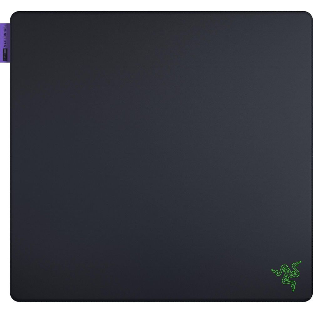 Schwarzes Mauspad mit grünen Razer-Logo unten rechts und lila Etikett oben links.