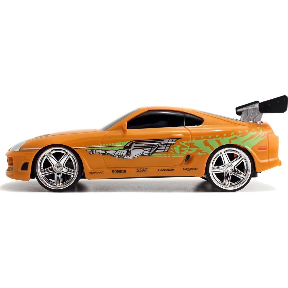 Oranges Spielzeugauto mit grünen Tribal-Grafiken und großem Heckspoiler.