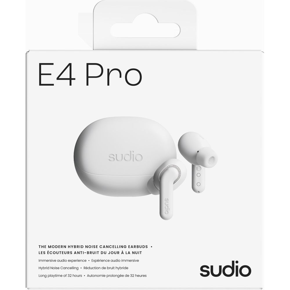 Écouteurs Sudio E4 Pro blancs et étui de chargement sur emballage.
