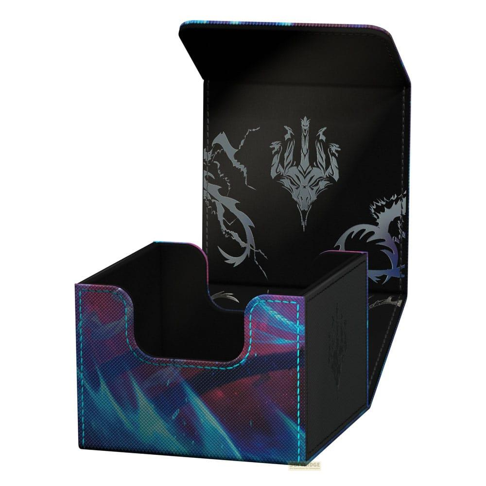 Une boîte de deck noire ouverte avec des motifs bleus et violets et des graphiques de dragons.