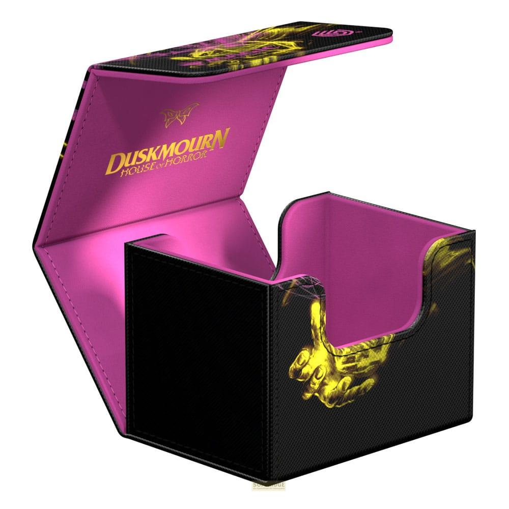 Boîte à cartes noire avec intérieur rose, arborant "DUSKMOURN HOUSE OF HORROR".