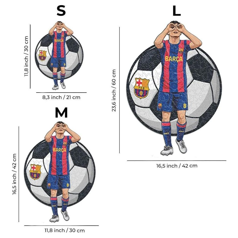 Drei Größen von Barcelona-Fußballer-Ausschnitten: S, M, L. Alle tragen blau-rot gestreifte Trikots.