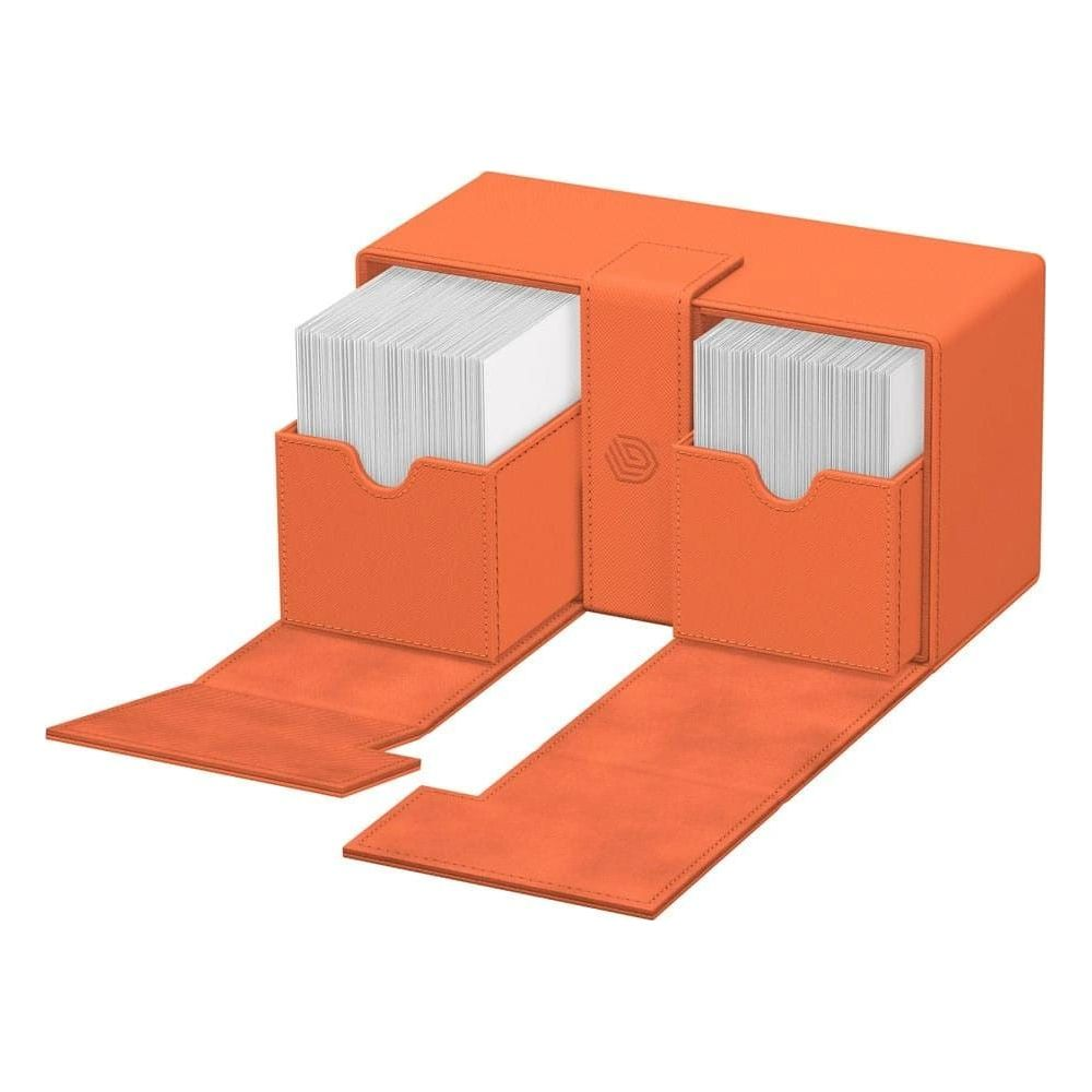 Boîte de rangement orange pour jeux de cartes à deux compartiments, remplie de cartes blanches.