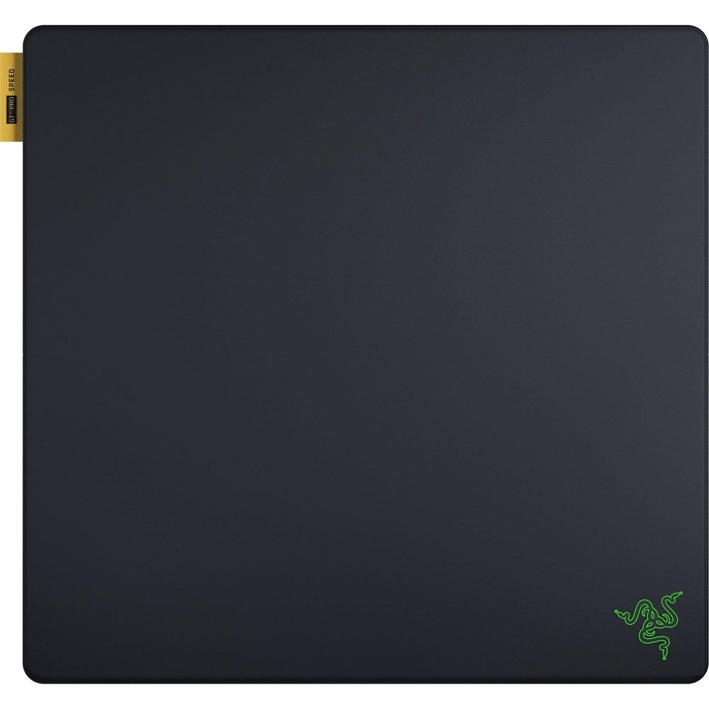 Schwarzes Razer-Mauspad mit goldenem „GTP PRO SPEED“-Etikett und grünem Logo.