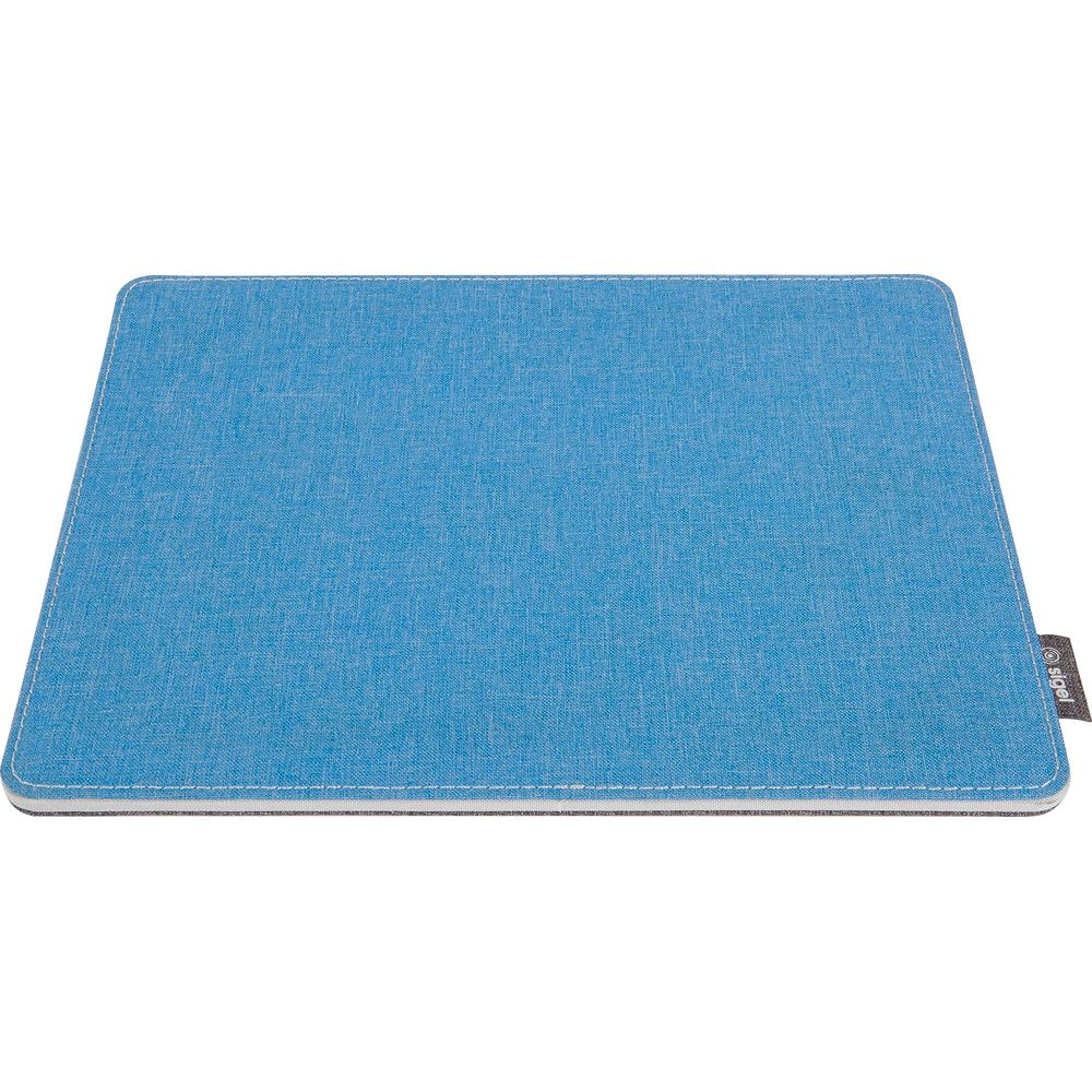 Tappetino per mouse in tessuto blu con logo Sigel argentato a destra.