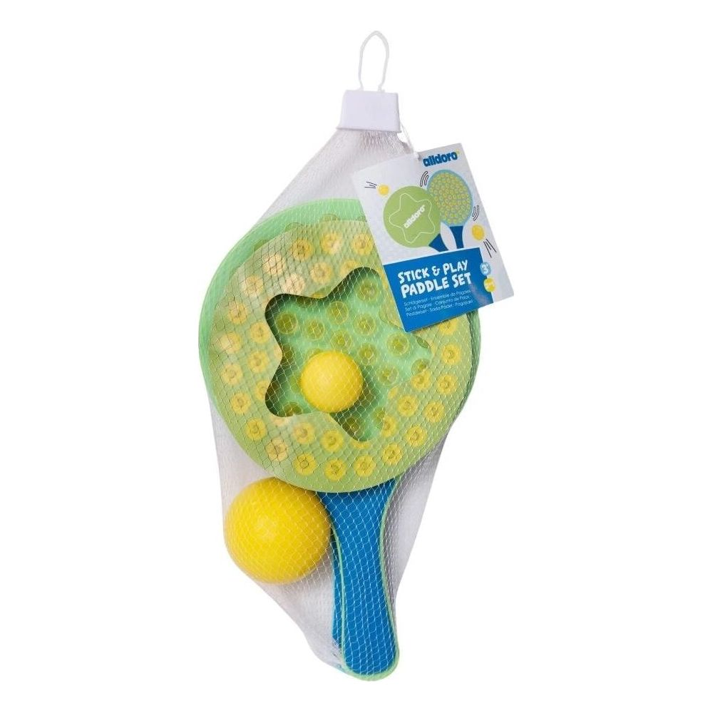 Un set di racchette verdi e blu "stick & play" con due palline gialle in una borsa a rete.