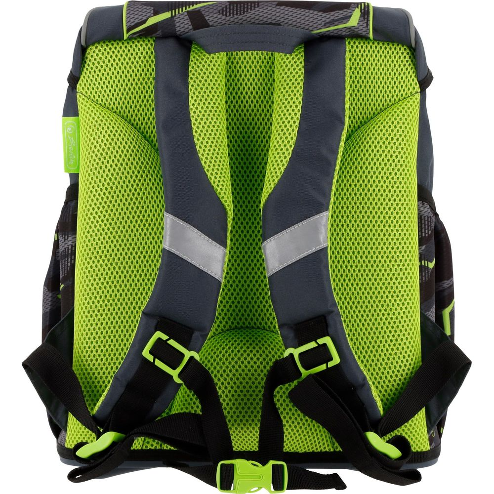 Rückansicht eines grauen Rucksacks mit grüner Netzpolsterung, schwarzen Trägern und Reflektoren.