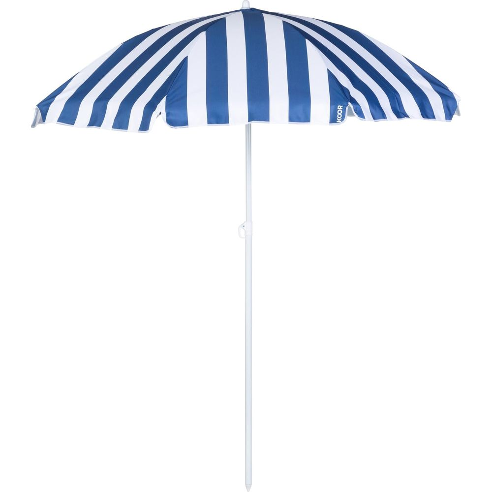 Un ombrellone a righe blu e bianche con un palo bianco.