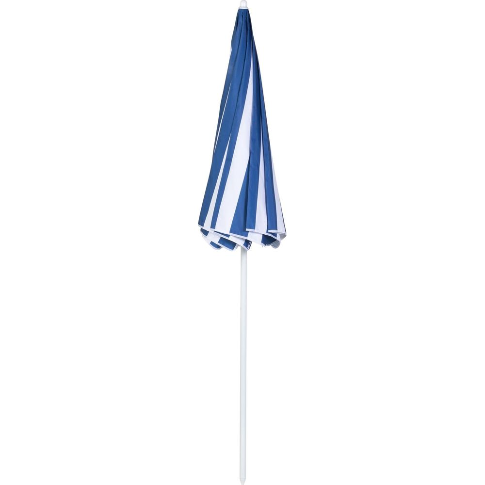 Un ombrellone chiuso a righe blu e bianche su un palo bianco.