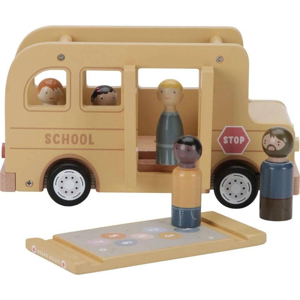 Autobus scolastico giallo in legno con figure e segnale di stop.