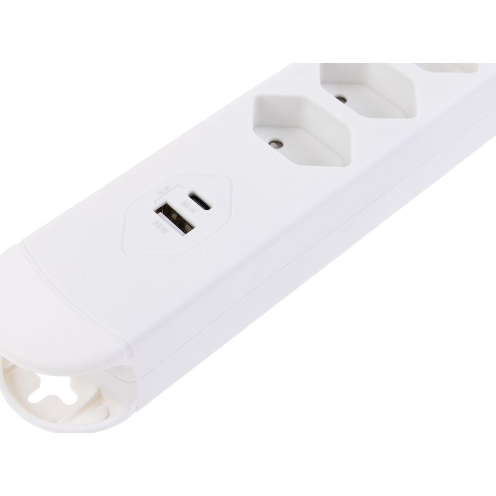 Ein weißer Mehrfachstecker mit zwei USB-Anschlüssen, einer mit 15W und einer mit 30W.