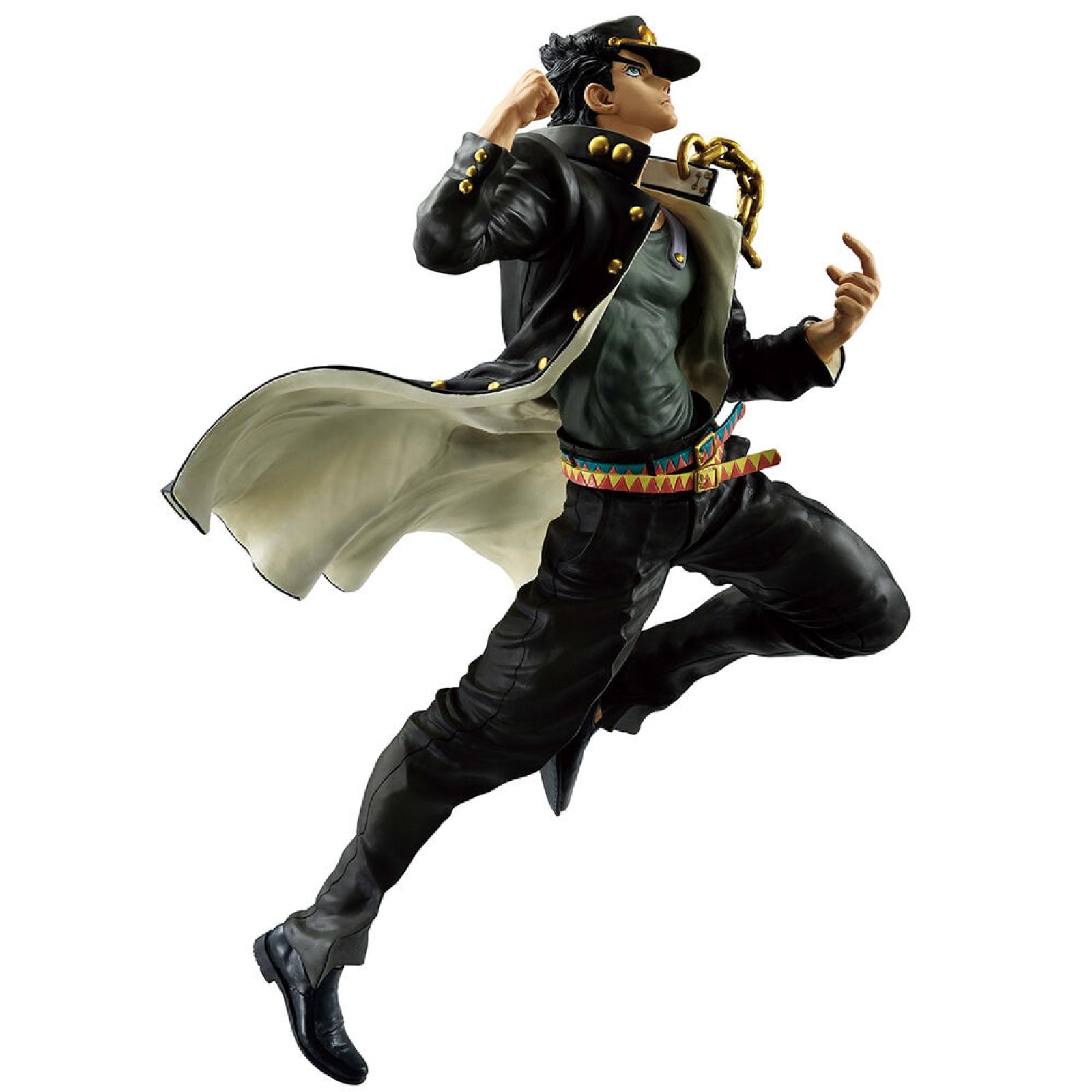 Eine dynamische Aufnahme von Jotaro Kujo in seiner ikonischen schwarzen Uniform, Mütze und wehendem Mantel, in Aktion vor weißem Hintergrund.
