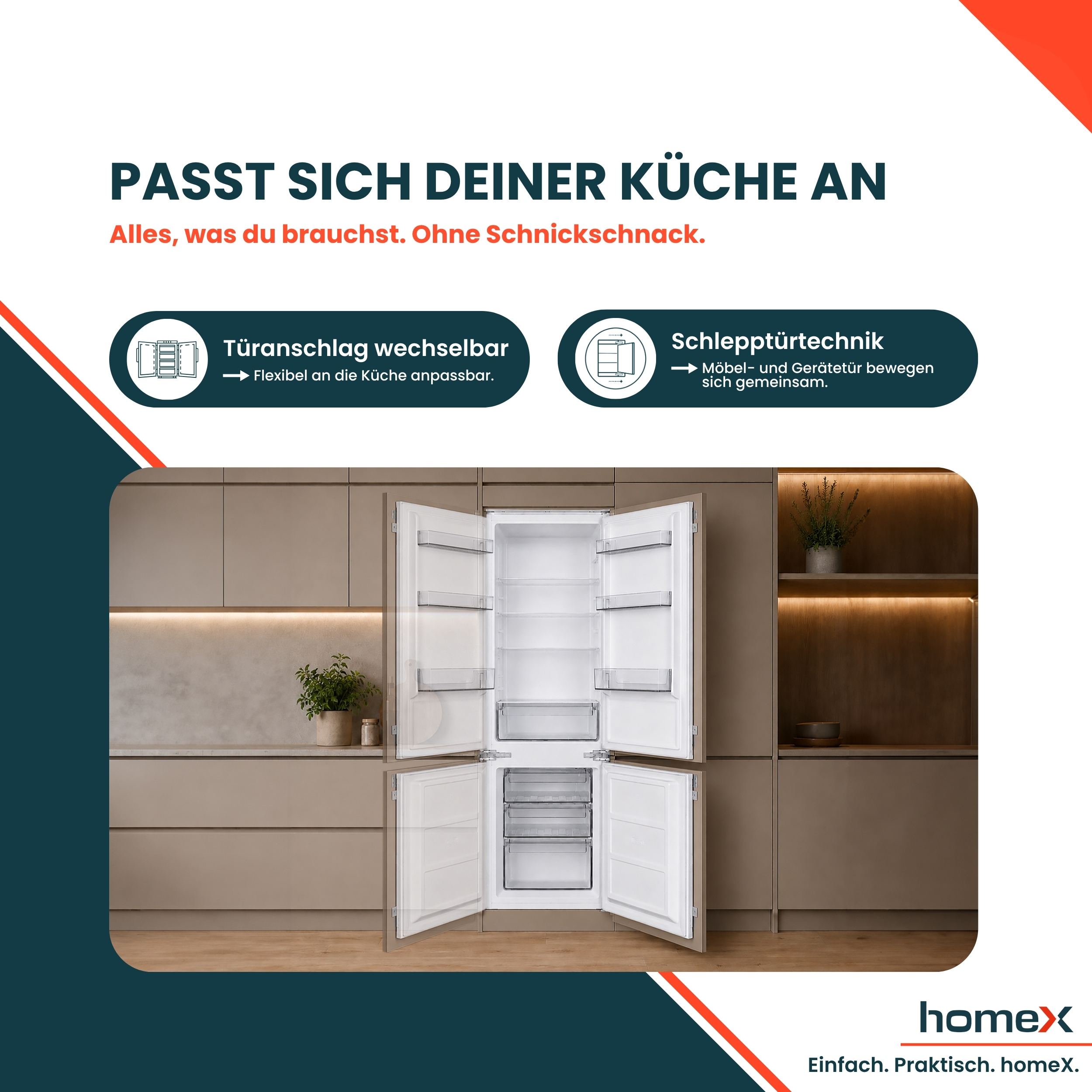 Ein offener Kühlschrank in einer modernen Küche mit Holz- und Betonoptik.