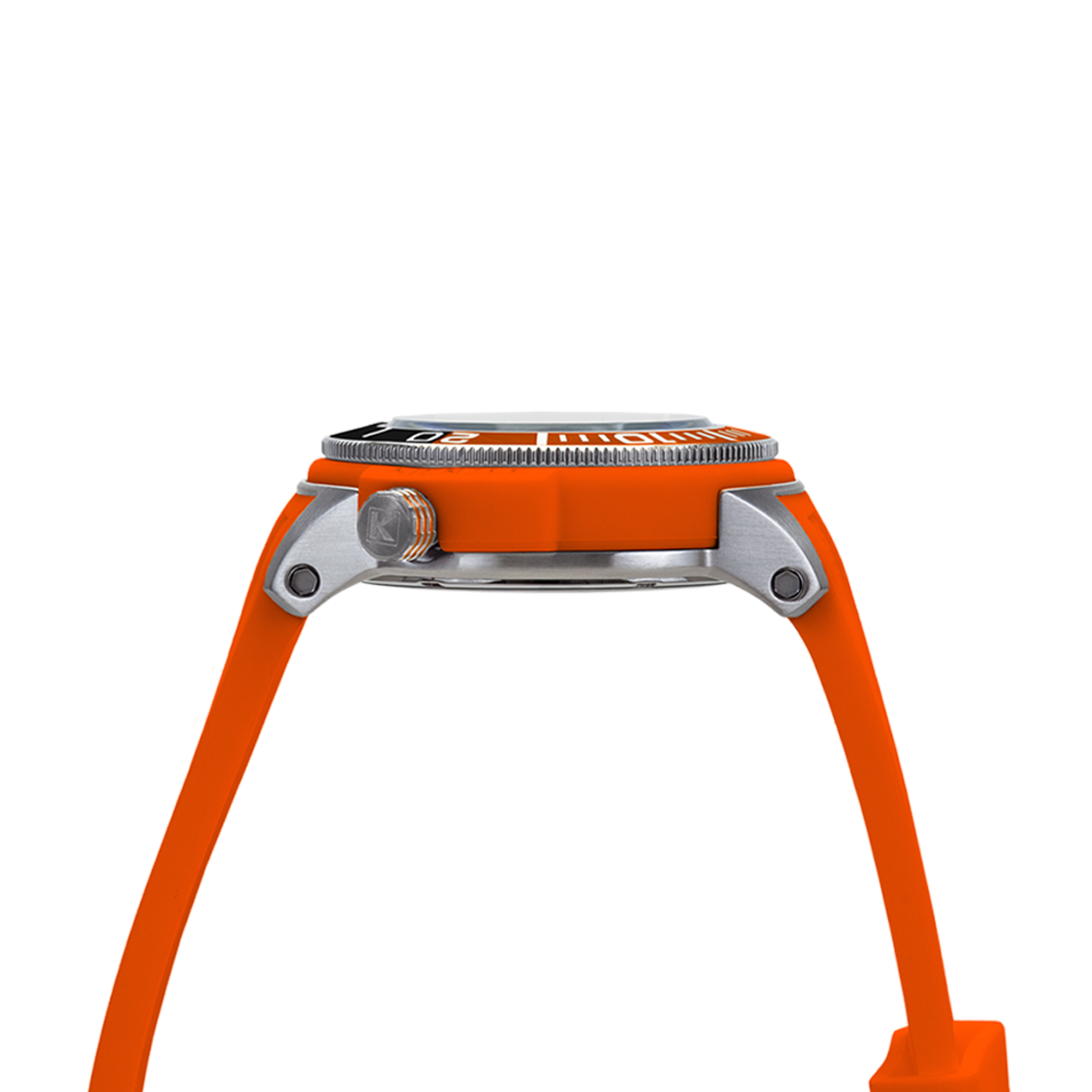 Orangefarbene Taucheruhr mit silbernem Gehäuse und Armband. Detailansicht.