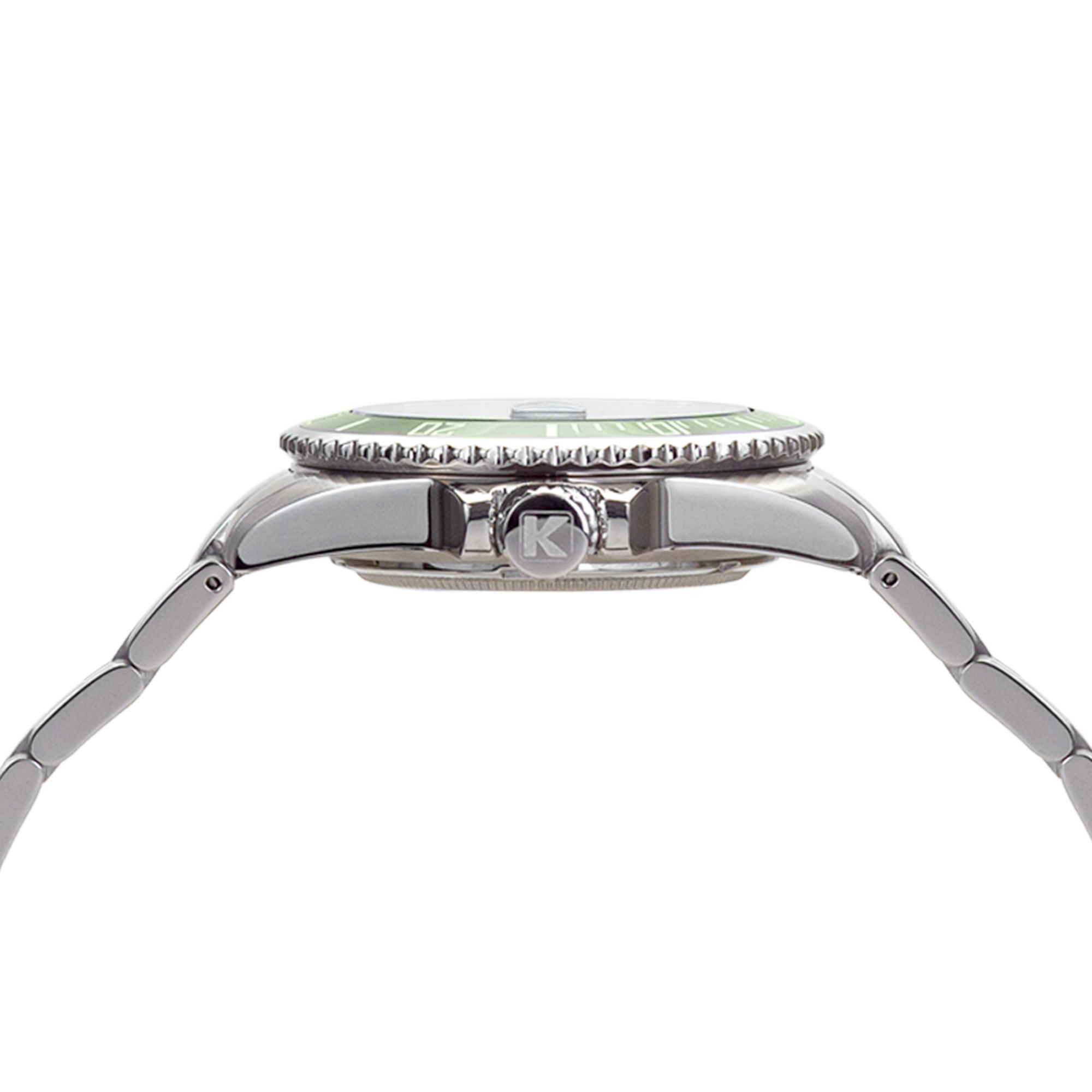 Silberne Uhr mit grünem Zifferblatt und silbernem Armband, Seitenansicht.