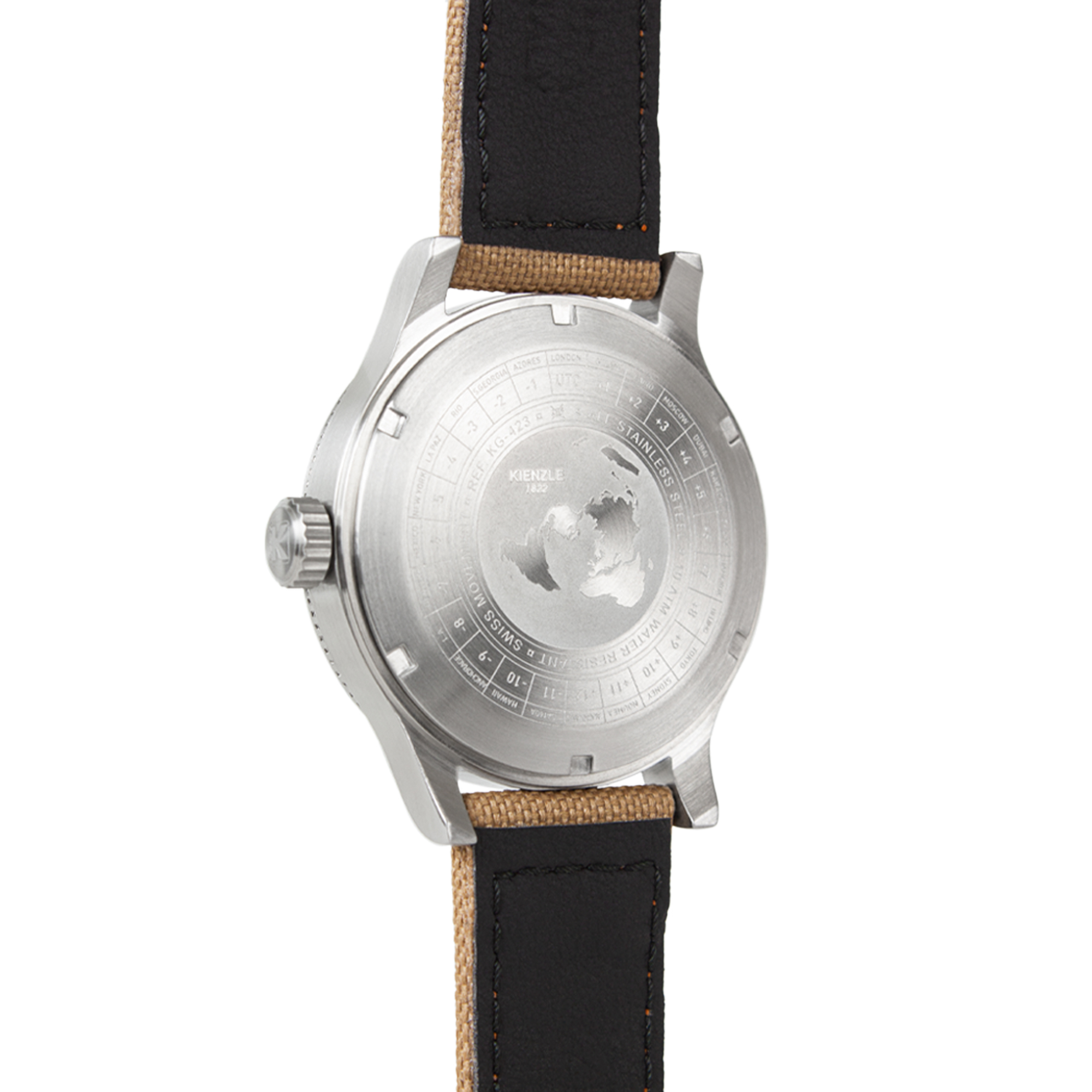 Rückseite einer Kienzle-Uhr mit Weltkarten-Gravur und Zeitzonenangaben.