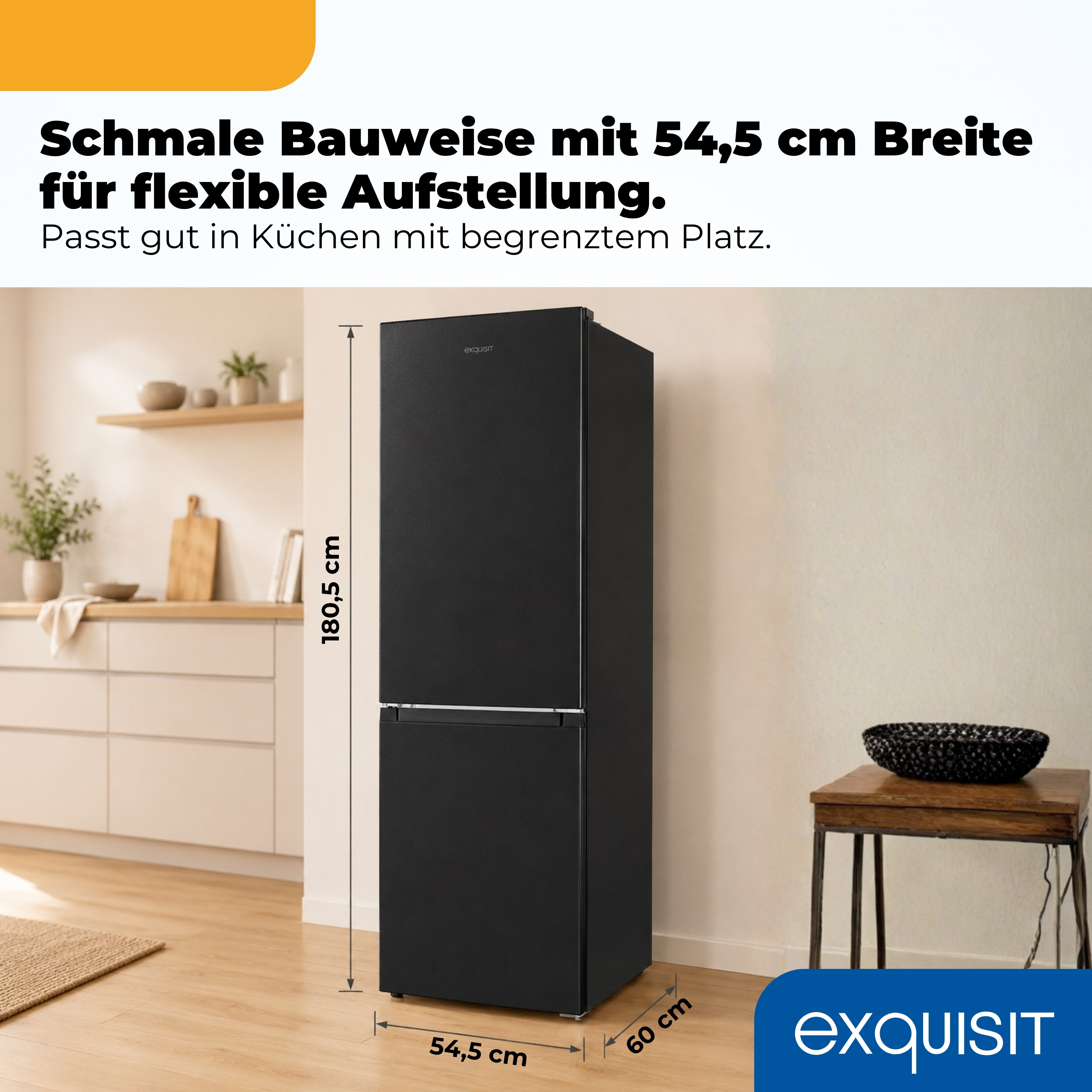 Schmaler schwarzer Kühlschrank, 180,5x54,5x60cm, in einer Küche.