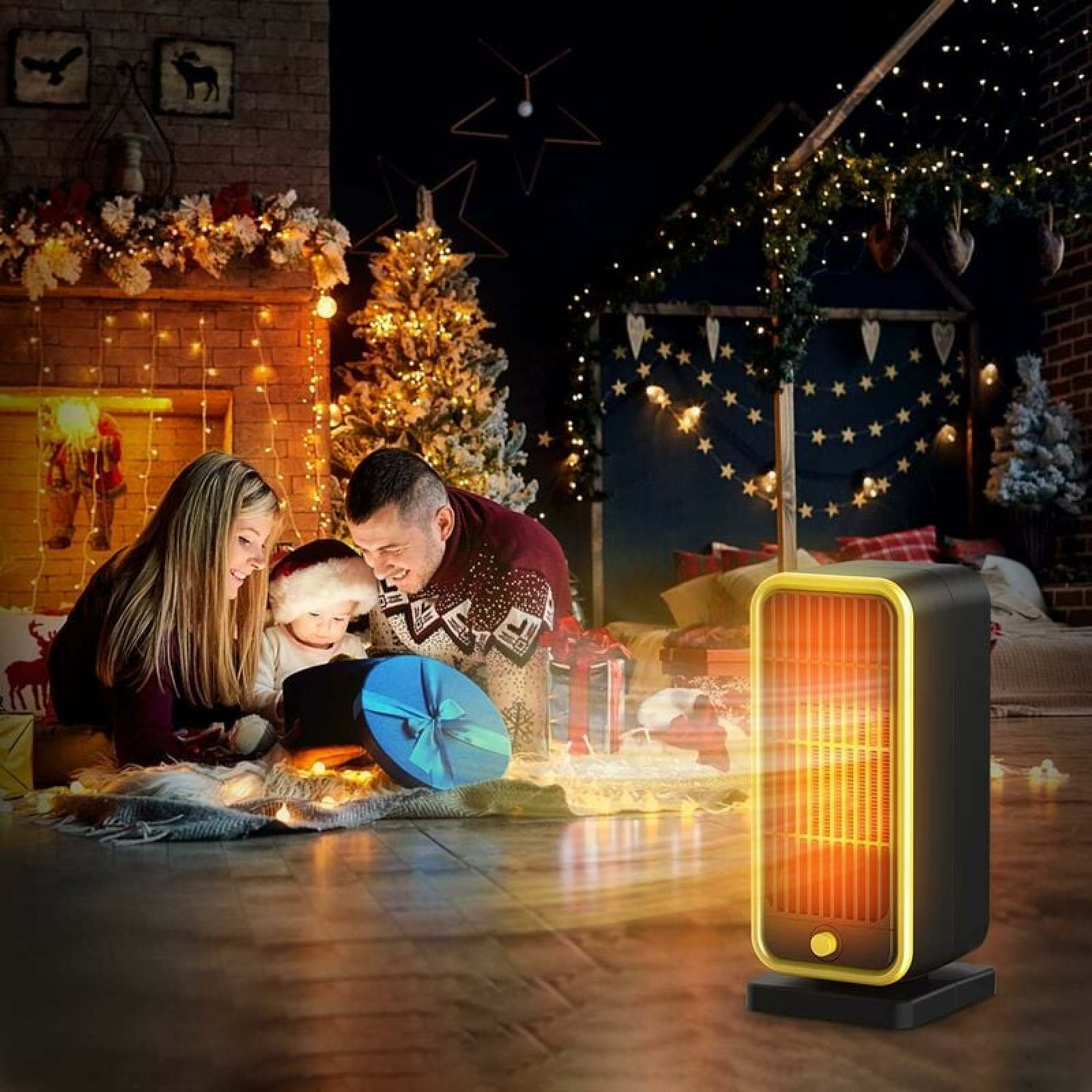 Familie sitzt vor Kamin und Weihnachtsbaum. Ein Heizlüfter steht rechts.
