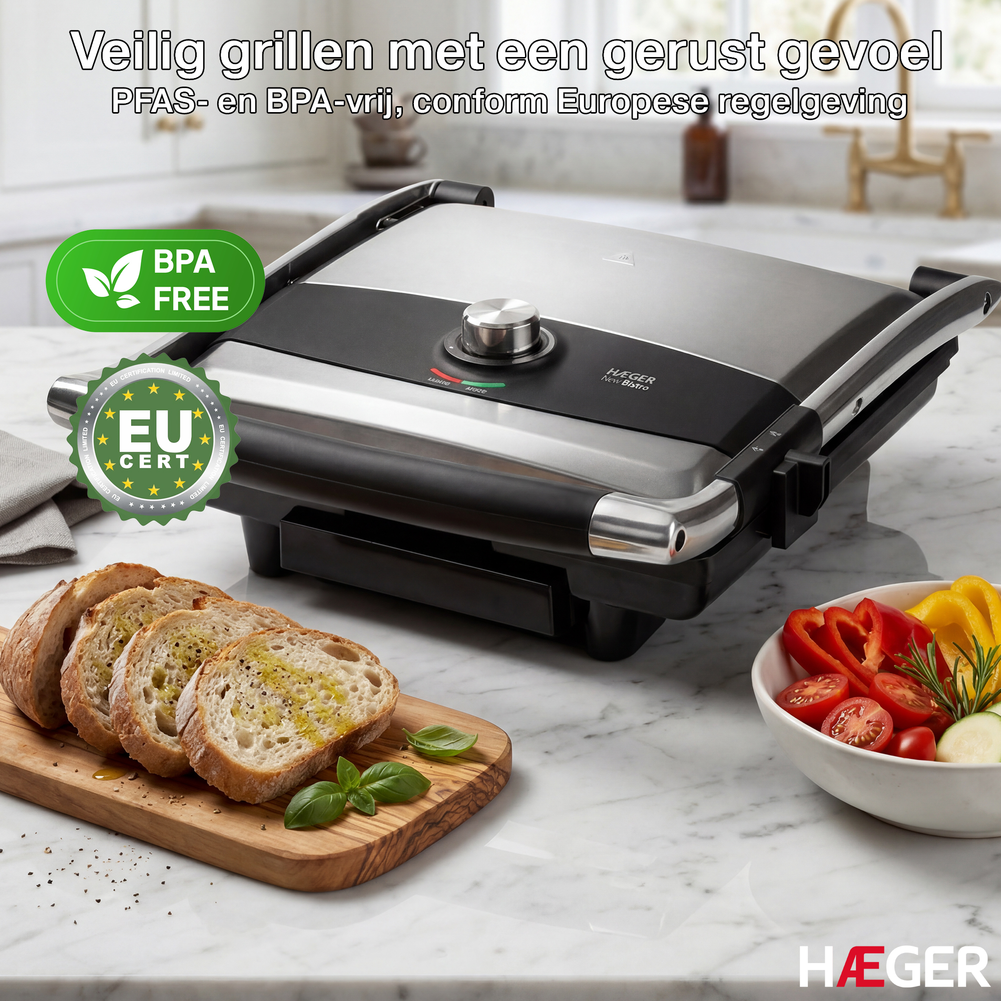 Un grill de contact moderne avec du pain tranché et des légumes sur marbre.