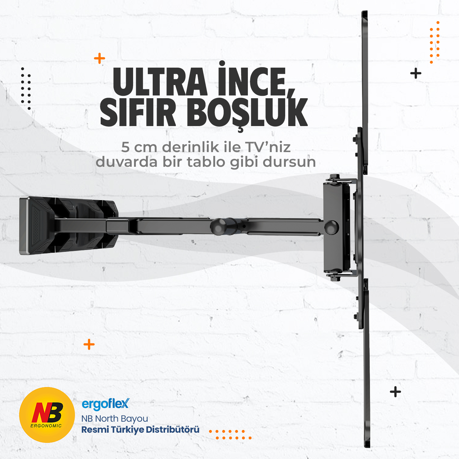 Tuğla duvar önünde uzatılabilir kollu siyah TV duvar askısı.
