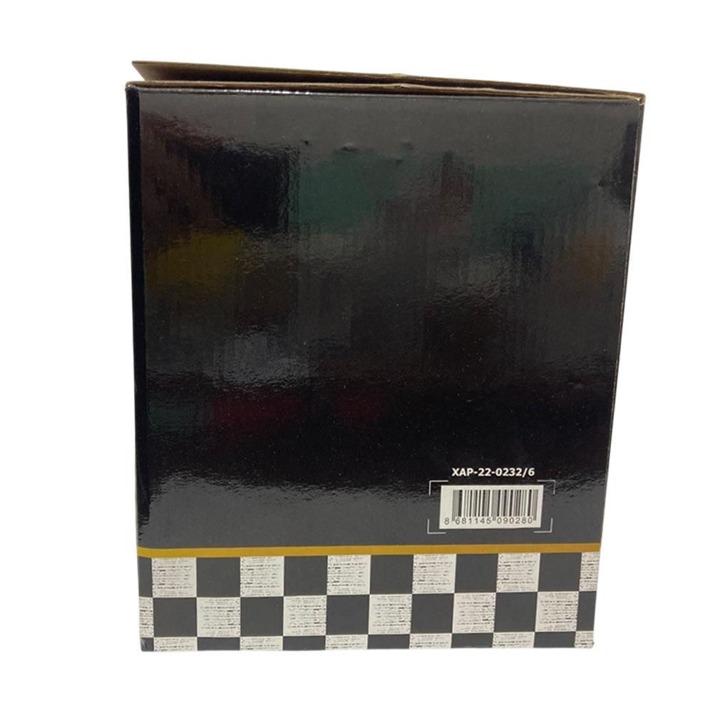 Altta sarı ve damalı desenli siyah kutu. Barkod ve model numarası görünüyor.