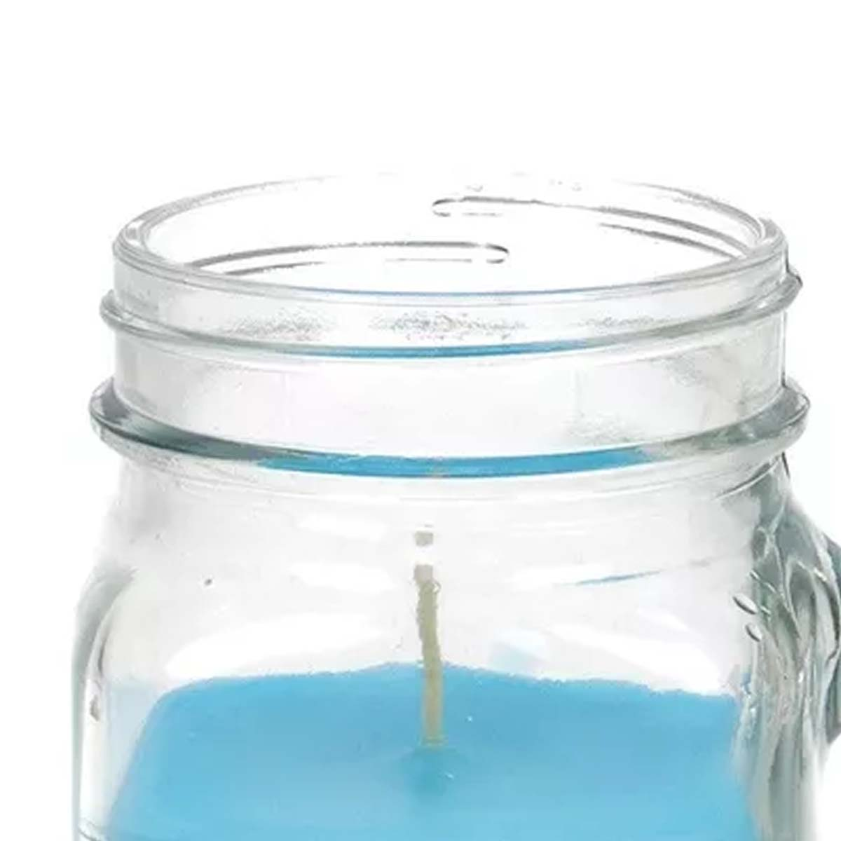Una candela blu in un barattolo di vetro in stile mason con uno stoppino.