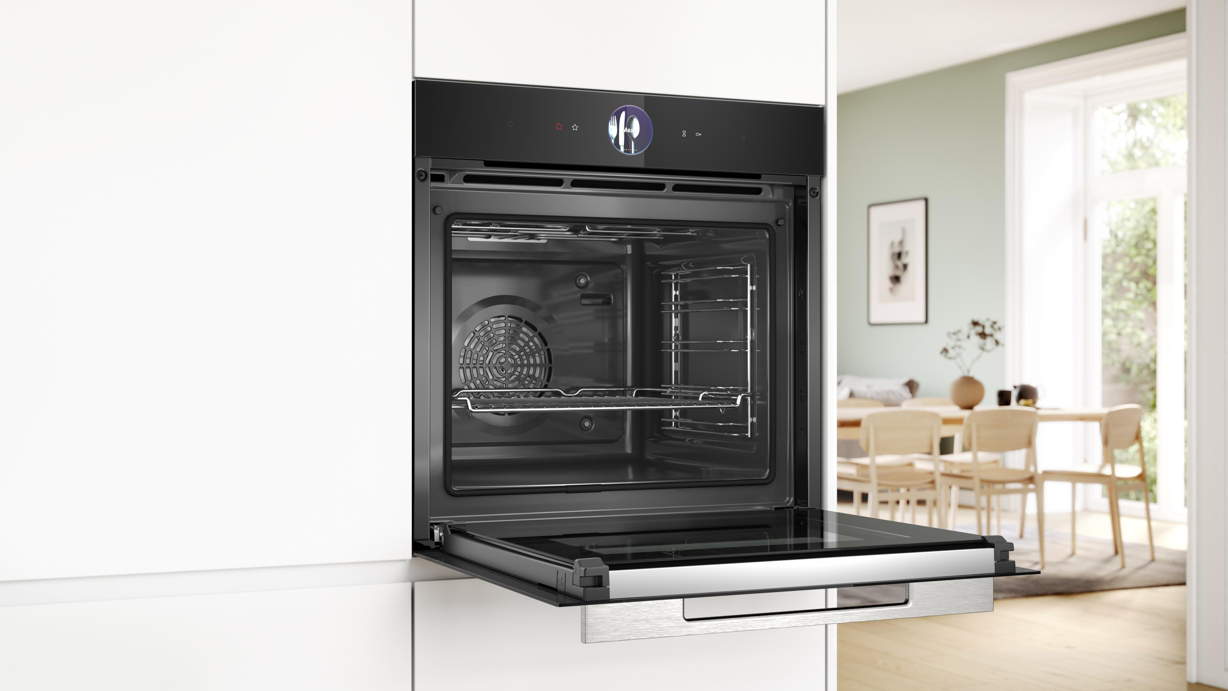 Forno da incasso moderno con porta aperta, interni e pannello touch visibili.