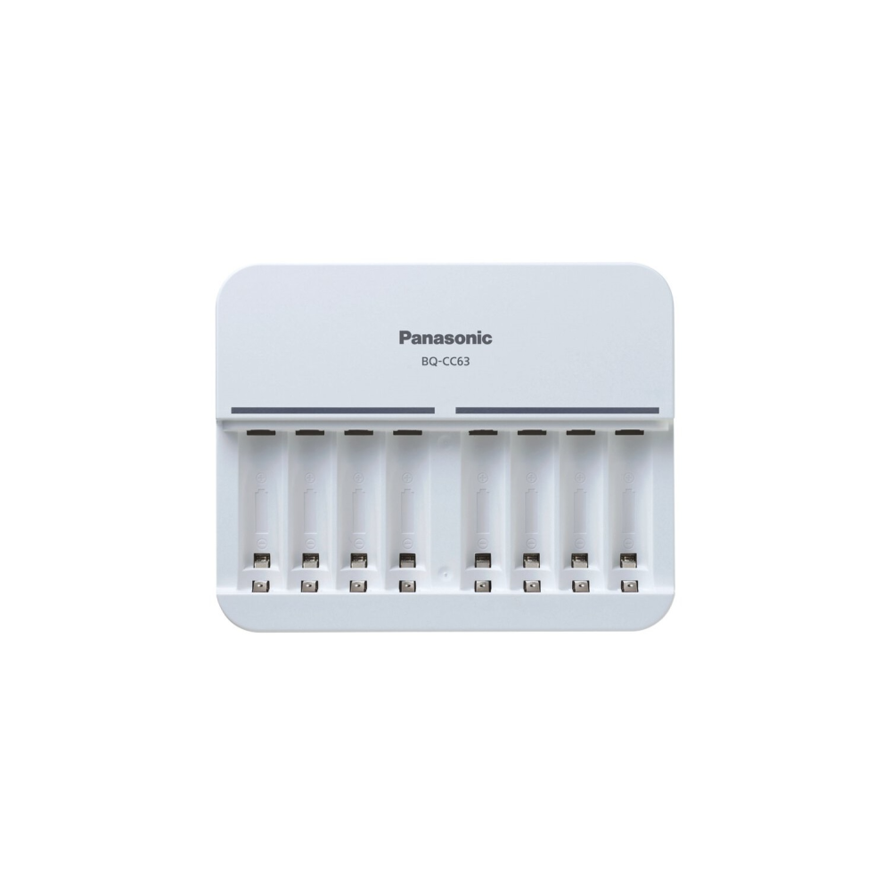 Ein weißes Panasonic BQ-CC63 Ladegerät für acht AA- oder AAA-Batterien.