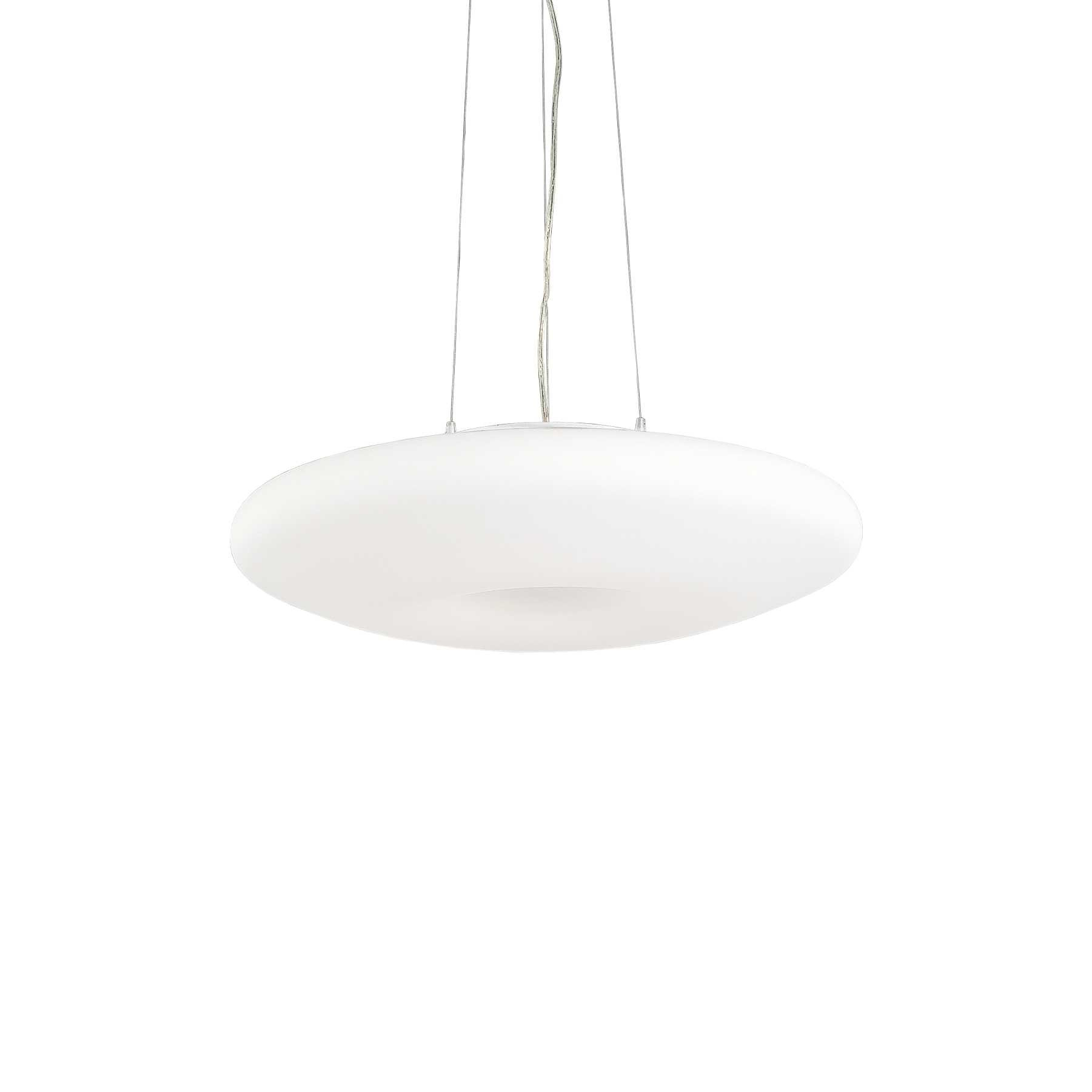 Una lampada a sospensione bianca a forma di disco pende da fili sottili.